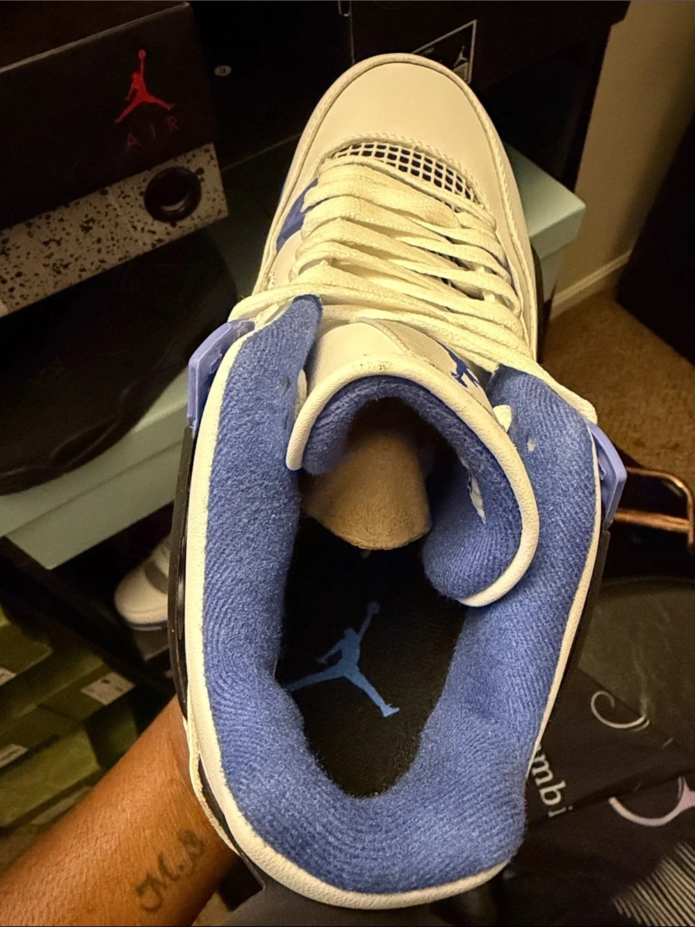 Jordan Men's White and Blue Retro Basketball Sneakers